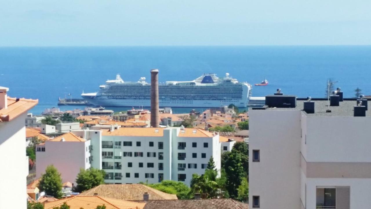 Top Floor With Balcony In Funchal Eksteriør billede
